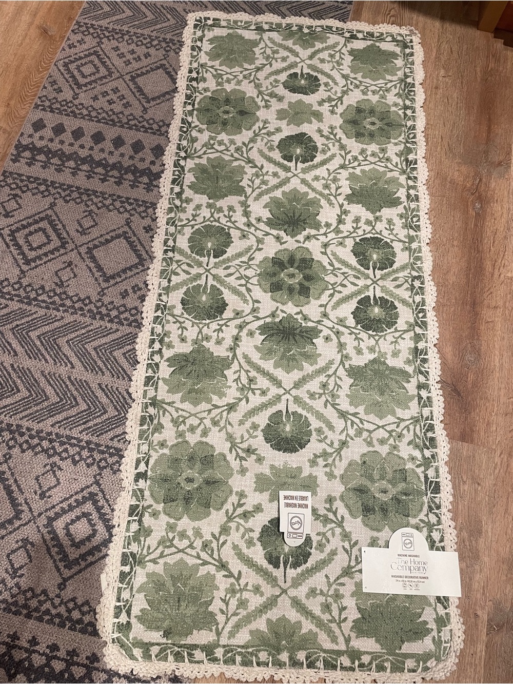 Green Floral floor rug.